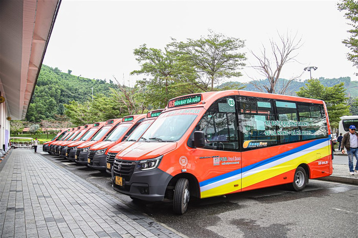Tuyến buýt số 03 kết nối từ sân bay Đà Nẵng đến khu du lịch Sun World Ba Na Hills.