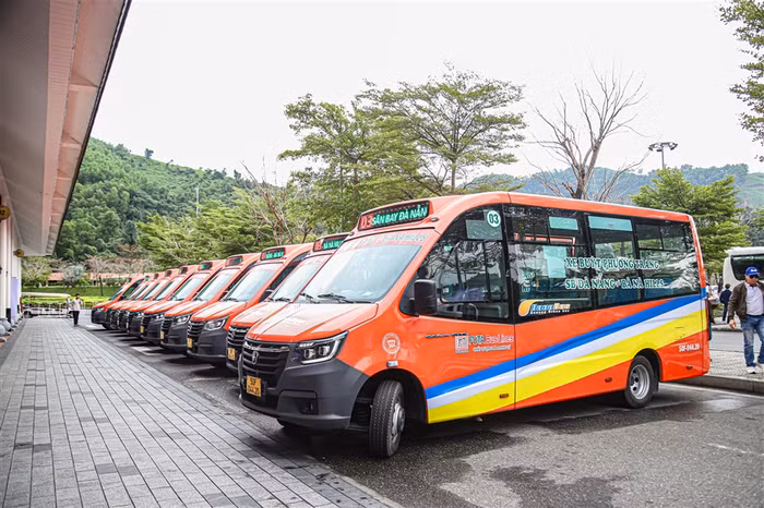 Tuyến buýt số 03 kết nối từ sân bay Đà Nẵng đến khu du lịch Sun World Ba Na Hills.