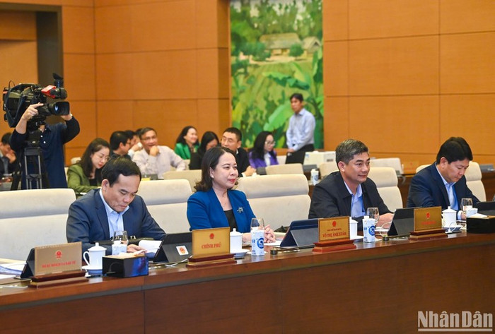 Phó Chủ tịch nước Võ Thị Ánh Xuân, Phó Thủ tướng Chính phủ Trần Lưu Quang và các đại biểu dự phiên họp. (Ảnh: Duy Linh) Phó Chủ tịch nước Võ Thị Ánh Xuân, Phó Thủ tướng Chính phủ Trần Lưu Quang và các đại biểu dự phiên họp. (Ảnh: Duy Linh)