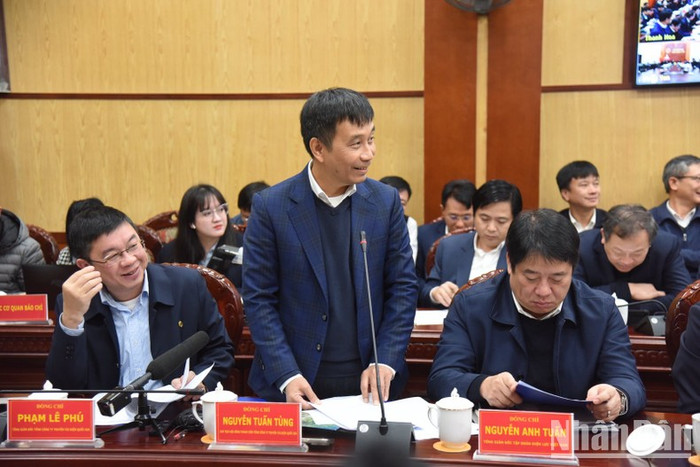 Chủ tịch Hội đồng Thành viên EVNNPT Nguyễn Tuấn Tùng báo cáo Thủ tướng Chính phủ tại Hội nghị. Chủ tịch Hội đồng Thành viên EVNNPT Nguyễn Tuấn Tùng báo cáo Thủ tướng Chính phủ tại Hội nghị.