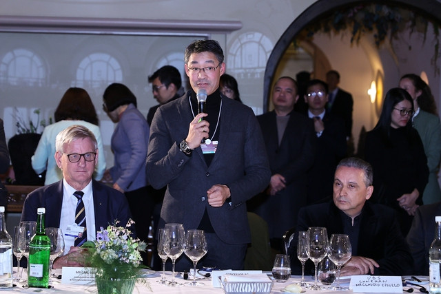 Tiến sĩ Philipp Rösler nhận định Việt Nam là một trong những quốc gia phát triển nhanh nhất thế giới trong những năm qua, nhưng đây cũng mới chỉ là sự khởi đầu và các quốc gia đang nhìn về phía Việt Nam. Ảnh: VGP/Nhật Bắc