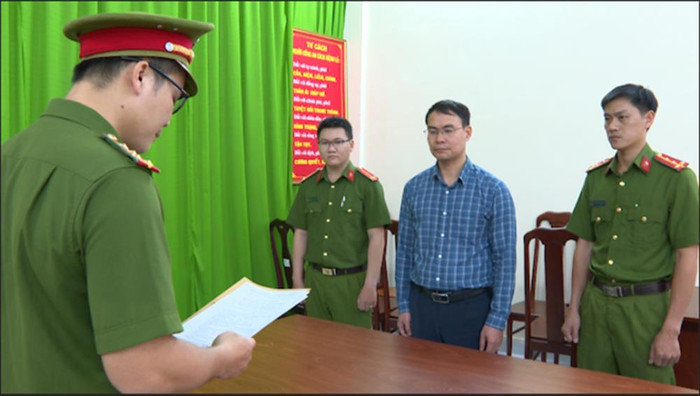 Bùi Quốc Hưng tại cơ quan Công an. Bùi Quốc Hưng tại cơ quan Công an.