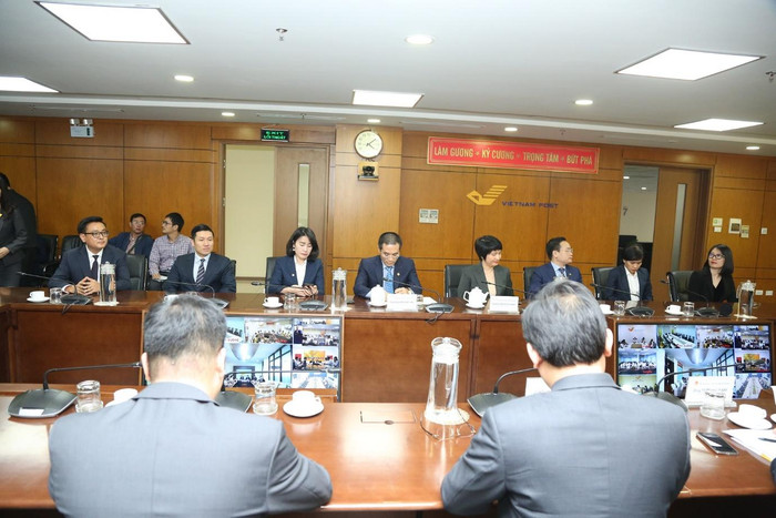 Lễ ra mắt sản phẩm tín dụng an sinh xã hội diễn ra tại trụ sở Vietnam Post và kết nối với các điểm cầu tại nhiều tỉnh, thành. Lễ ra mắt sản phẩm tín dụng an sinh xã hội diễn ra tại trụ sở Vietnam Post và kết nối với các điểm cầu tại nhiều tỉnh, thành.