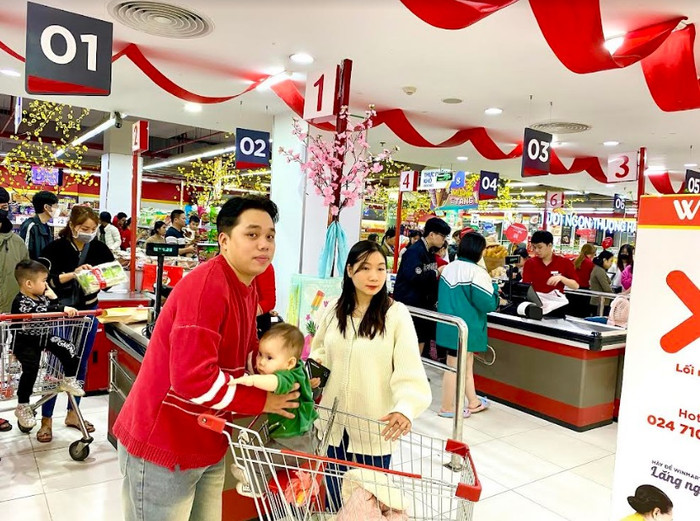 Không khí mua sắm nhộn nhịp dịp cuối năm tại hệ thống siêu thị của Vincom. Không khí mua sắm nhộn nhịp dịp cuối năm tại hệ thống siêu thị của Vincom.