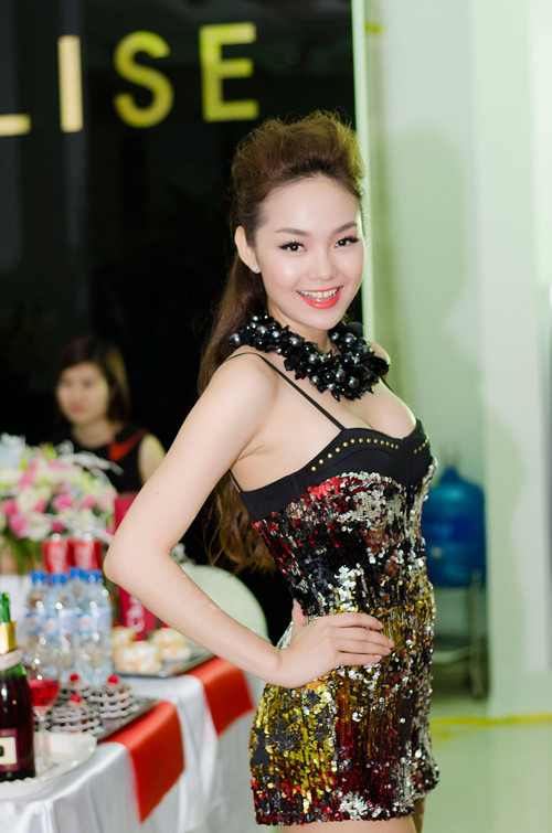 Sau đó, nữ ca sỹ cũng có phần trình diễn tại sự kiện.