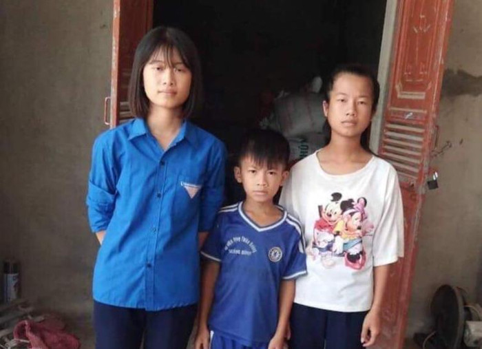 Thương ba đứa trẻ học giỏi nhà nghèo phải bỏ học vì hoàn cảnh gia đình (Ảnh: Vũ Ninh) Thương ba đứa trẻ học giỏi nhà nghèo phải bỏ học vì hoàn cảnh gia đình (Ảnh: Vũ Ninh)