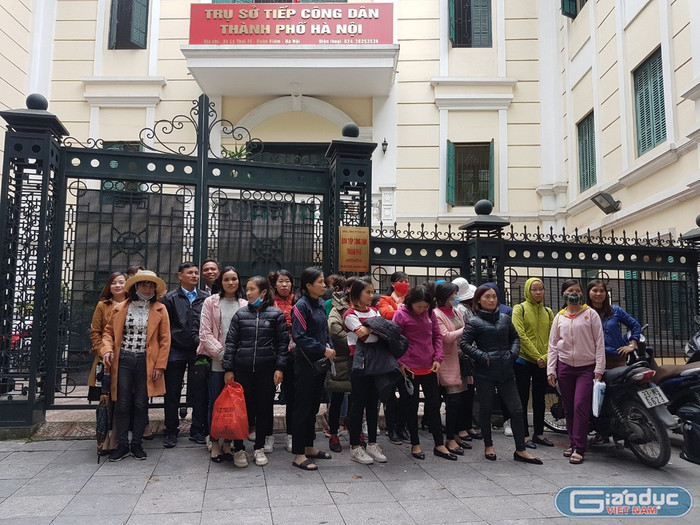 Đã hơn 8 tháng trôi qua nhưng thành phố Hà Nội vẫn chưa giải quyết xong vấn đề giáo viên hợp đồng (Ảnh:V.N) Đã hơn 8 tháng trôi qua nhưng thành phố Hà Nội vẫn chưa giải quyết xong vấn đề giáo viên hợp đồng (Ảnh:V.N)