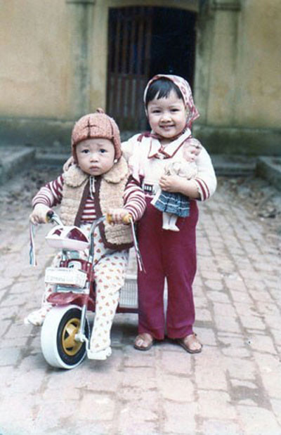 Hoài Anh (bên phải) Hoài Anh (bên phải)