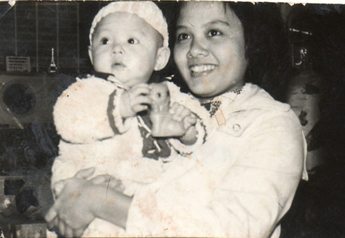 Hoài Anh và mẹ khi tròn 1 tuổi Hoài Anh và mẹ khi tròn 1 tuổi