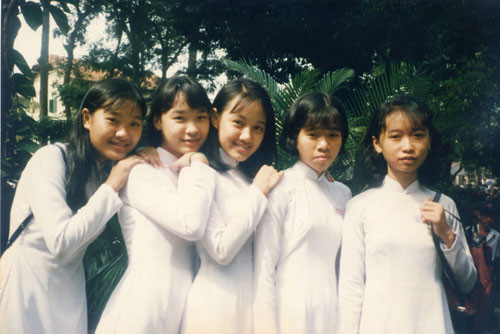 Hoài Anh và các bạn năm 17 tuổi Hoài Anh và các bạn năm 17 tuổi