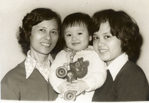 Hoài Anh cùng mẹ và bà ngoại Hoài Anh cùng mẹ và bà ngoại