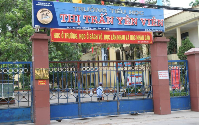 Phụ huynh tiểu học thị trấn Yên Viên cắn răng mua sách giáo khoa giá...trên trời Phụ huynh tiểu học thị trấn Yên Viên cắn răng mua sách giáo khoa giá...trên trời