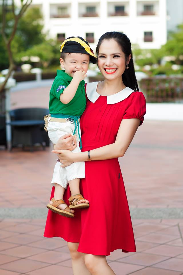Kiều Thanh và con trai Kiều Thanh và con trai