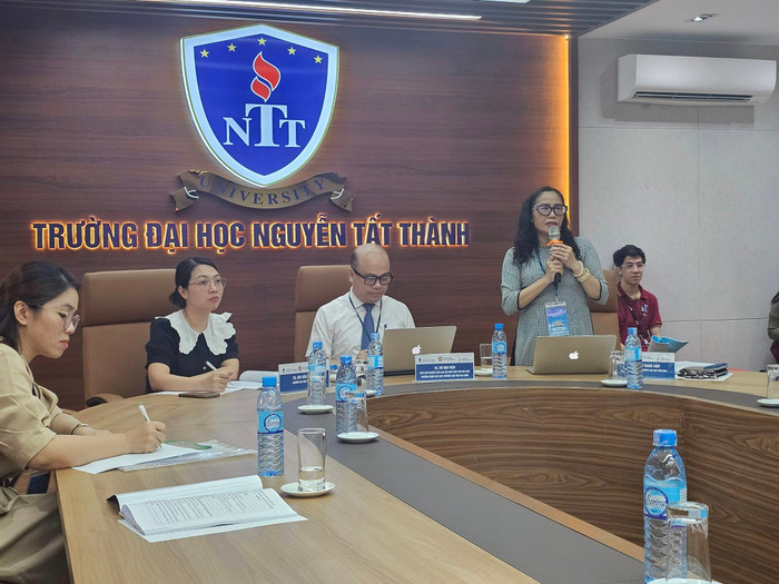 Tiến sĩ Lê Thị Thanh Thủy - Phó Hiệu trưởng Trường Đại học Văn hóa Thành phố Hồ Chí Minh phát biểu (ảnh: V.D) gdvn_hoithao4.jpg