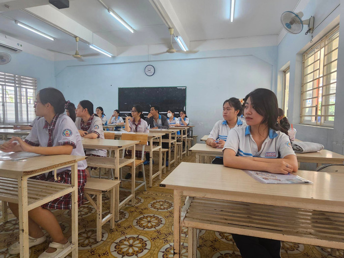 Thí sinh Thành phố Hồ Chí Minh làm thủ tục dự thi tốt nghiệp trung học phổ thông năm 2024. Ảnh: Việt Dũng gdvn_thitTNTHPTTHuduc.jpg