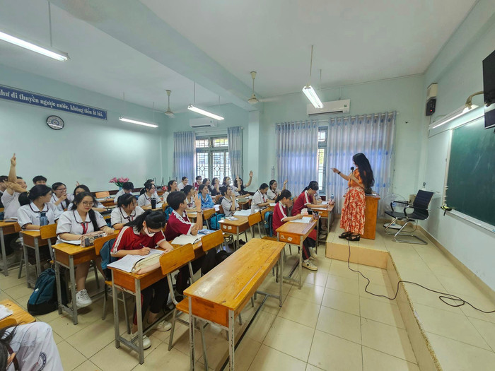 Học sinh Trường trung học phổ thông Tây Thạnh, Thành phố Hồ Chí Minh (ảnh minh họa: V.D) gdvn_TayThanhonthi.jpg