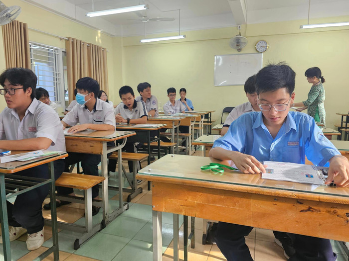 Học sinh Thành phố Hồ Chí Minh tham gia kỳ thi tuyển sinh vào lớp 10 công lập (ảnh minh họa: V.D) gdvn_NGUYENKHUYEN.jpg