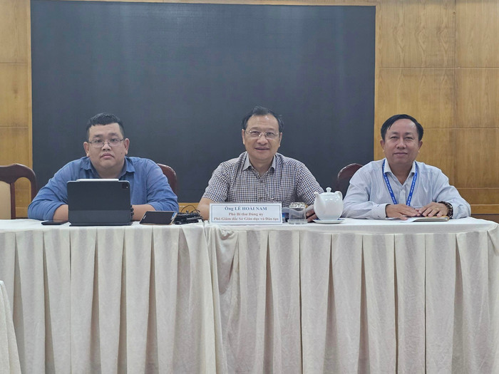 Ông Lê Hoài Nam - Phó Giám đốc Sở Giáo dục và Đào tạo Thành phố Hồ Chí Minh cung cấp thông tin về kỳ thi (ảnh: V.D) gdvn_hopbao.jpg