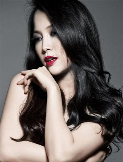 Ngành học múa truyền thống bắt buộc các cô gái phải có mái tóc đen, dày óng ả để có thể nhập vai tốt trong những kiểu múa đậm nét truyền thống.