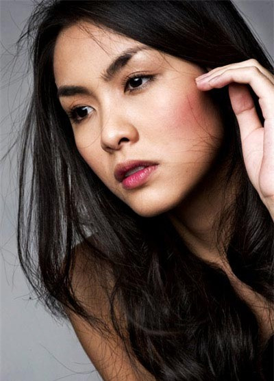 Cô trung thành với kiểu tóc suôn dài có màu đen truyền thống. Nhờ mái tóc đẹp tự nhiên, vẻ đẹp của Tăng Thanh Hà luôn được khen ngợi và chiếm được cảm tình của người hâm mộ.