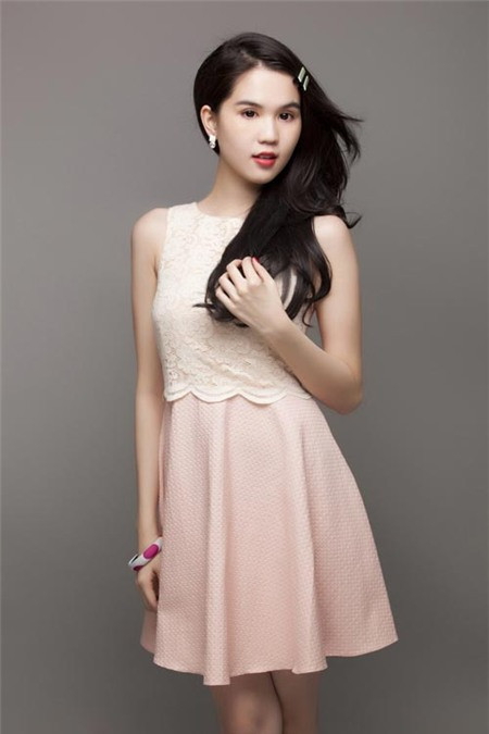 Cũng nhờ mái tóc đen truyền thống, Ngọc Trinh "ghi điểm" với nhiều người hâm mộ và cánh mày râu. Biết phát huy lợi thế của mình, Ngọc Trinh nuôi dưỡng và chăm sóc mái tóc rất cẩn thận. Cô từng chia sẻ "răng tóc là vóc con người", vì thế, Ngọc Trinh thường gội đầu bằng bồ kết, dưỡng tóc đều đặn hàng tuần và đặc biệt sau khi gội đầu, Trinh không dùng khăn lau mà để tóc khô tự nhiên.