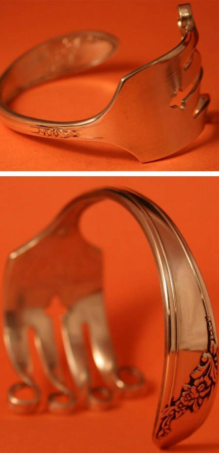 Chiếc vòng này được thiết kế bởi Carl of Go và được làm từ năm 1946