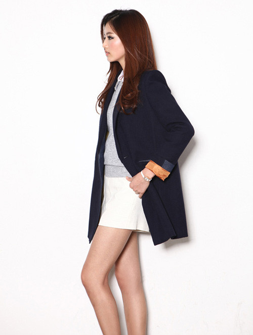 Gợi ý cho những chiếc áo khoác đi kèm trang phục này là kiểu áo tối màu để tạo sự tương phản.