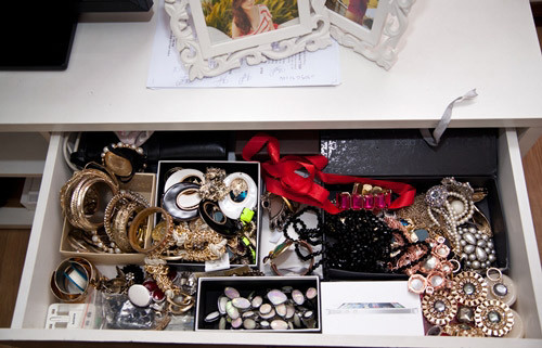 Là người nổi tiếng trong việc sử dụng những món hàng hiệu đắt giá. Cô tiết lộ mình là người cực kì mê và thích sưu tập giày và phụ kiện. Tủ giày và phụ kiện của cô luôn update thường xuyên những xu hướng mới và thời trang nhất