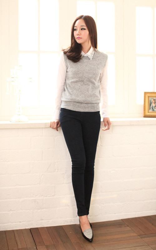 Áo gilê và sơ mi mix rất đẹp mắt với quần jean dáng skinny.