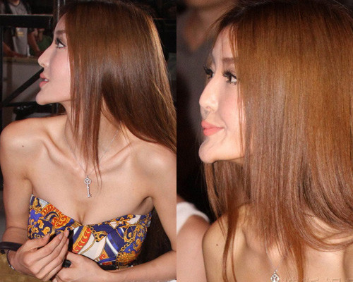 Chiếc cằm nhọn nhô ra khó hiểu. Chiếc cằm nhọn nhô ra khó hiểu.