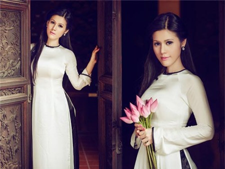 Sau nhiều phen bị báo chí "nhắc nhở", dư luận chỉ trích. Phương Ánh cũng tìm đến hình tượng áo dài để xoa dịu dư luận. Trong những bộ ảnh áo dài truyền thống, "giai nhân một thời của Hà Dũng" khó có thể lấy được cảm tình của công chúng, bởi cô không phải hình mẫu phù hợp với vẻ đẹp truyền thống. Biểu cảm thiếu đoan trang, vóc dáng xa rời với sự thướt tha củ áo dài khiến Phương Ánh vô tình làm xấu trang phục truyền thống. Sau nhiều phen bị báo chí "nhắc nhở", dư luận chỉ trích. Phương Ánh cũng tìm đến hình tượng áo dài để xoa dịu dư luận. Trong những bộ ảnh áo dài truyền thống, "giai nhân một thời của Hà Dũng" khó có thể lấy được cảm tình của công chúng, bởi cô không phải hình mẫu phù hợp với vẻ đẹp truyền thống. Biểu cảm thiếu đoan trang, vóc dáng xa rời với sự thướt tha củ áo dài khiến Phương Ánh vô tình làm xấu trang phục truyền thống.