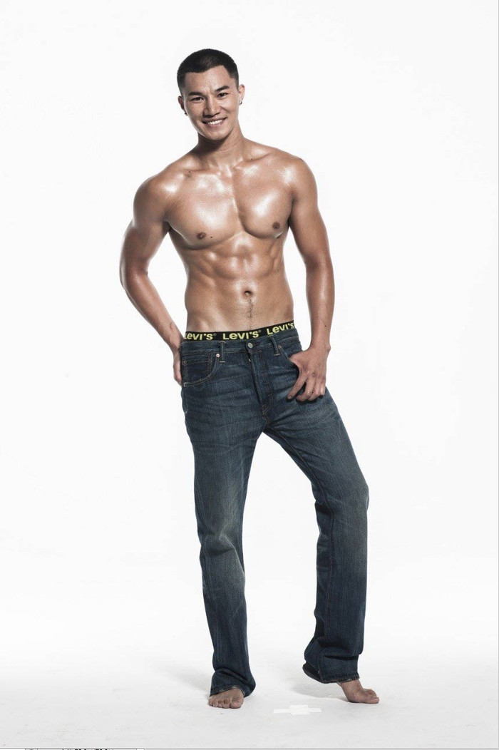 Zeyong Tan - Đại diện Trung Quốc khoe thân hình rắn khỏe Zeyong Tan - Đại diện Trung Quốc khoe thân hình rắn khỏe