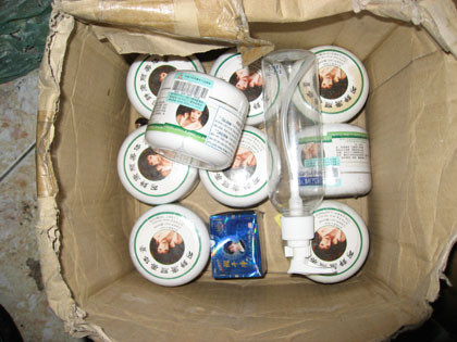 Một lô mỹ phẩm Trung Quốc bị bắt giữ. Một lô mỹ phẩm Trung Quốc bị bắt giữ.