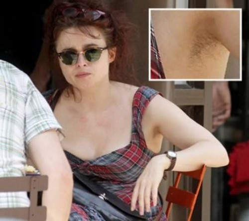 Chiếc váy hở nách khiến Helena Bonham Carter vô tình lộ ra nhược điểm Chiếc váy hở nách khiến Helena Bonham Carter vô tình lộ ra nhược điểm