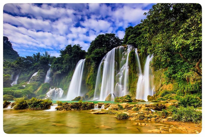 Thác nước hùng vĩ và đẹp nhất của Việt Nam trong công viên đại chất non nước Cao Bằng. Ảnh: Hữu Thông. Thác nước hùng vĩ và đẹp nhất của Việt Nam trong công viên đại chất non nước Cao Bằng. Ảnh: Hữu Thông.