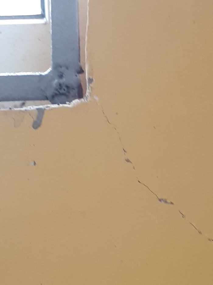 Xuất hiện vết nứt toác tại công trình Trường mầm non xã Phù Lương được đầu tư bằng tiền ngân sách cả chục tỷ đồng. Ảnh: NVCC. Xuất hiện vết nứt toác tại công trình Trường mầm non xã Phù Lương được đầu tư bằng tiền ngân sách cả chục tỷ đồng. Ảnh: NVCC.