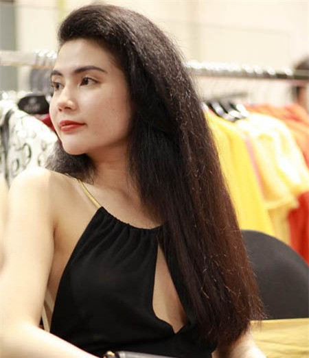 Diễn viên Quỳnh Hoa cũng 'thả rông' vòng một trong một sự kiện gần đây ở Hà Nội Diễn viên Quỳnh Hoa cũng 'thả rông' vòng một trong một sự kiện gần đây ở Hà Nội