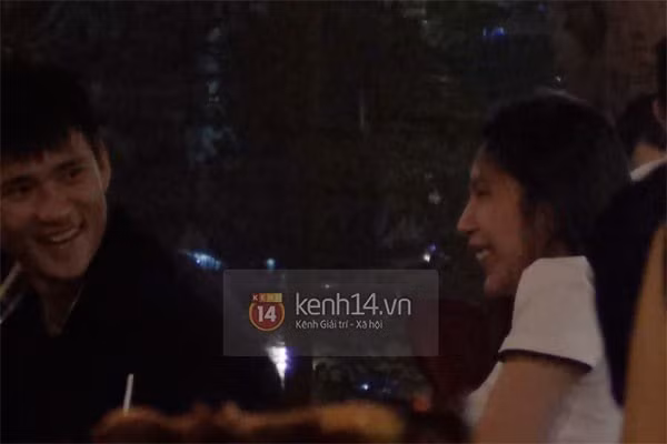 Cặp đôi đang có khoảng thời gian rất hạnh phúc bên nhau Cặp đôi đang có khoảng thời gian rất hạnh phúc bên nhau