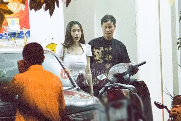 Có thể thấy nữ ca sĩ đã lấy lại vóc dáng thon gọn sau khi sinh Có thể thấy nữ ca sĩ đã lấy lại vóc dáng thon gọn sau khi sinh