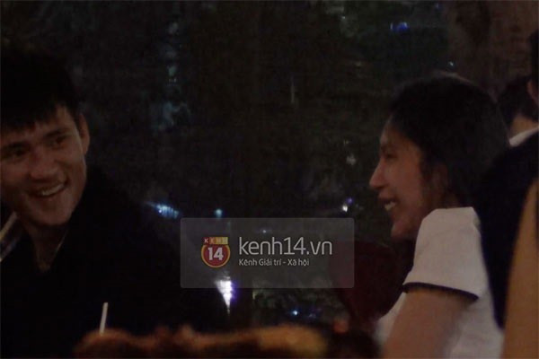 Cặp đôi đang có khoảng thời gian rất hạnh phúc bên nhau Cặp đôi đang có khoảng thời gian rất hạnh phúc bên nhau