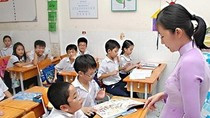 Mất dân chủ trong trường học một phần là do giáo viên không dám và không đủ năng lực đấu tranh bảo vệ cái đúng. (Ảnh minh họa: Báo Lao động) Mất dân chủ trong trường học một phần là do giáo viên không dám và không đủ năng lực đấu tranh bảo vệ cái đúng. (Ảnh minh họa: Báo Lao động)