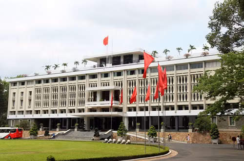 Chúng ta không có quyền lựa chọn dân tộc, nhưng có quyền hành động ảnh 2