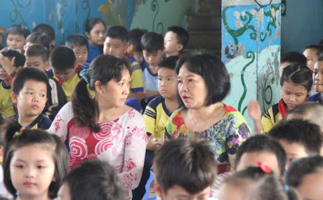 Cán bộ, giáo viên nhiều người sợ bị điều chuyển lên Phòng hay Sở Giáo dục và Đào tạo. (Ảnh mang tính minh họa trên Danviet.vn) Cán bộ, giáo viên nhiều người sợ bị điều chuyển lên Phòng hay Sở Giáo dục và Đào tạo. (Ảnh mang tính minh họa trên Danviet.vn)