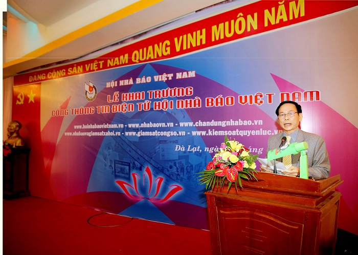 Nhà báo Nguyễn Hòa Văn- Giám đốc Cổng Thông tin điện tử Hội Nhà báo Việt Nam phát biểu tại buổi lễ. Ảnh: Sơn Hải. Nhà báo Nguyễn Hòa Văn- Giám đốc Cổng Thông tin điện tử Hội Nhà báo Việt Nam phát biểu tại buổi lễ. Ảnh: Sơn Hải.