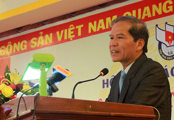 Đồng chí Nguyễn Xuân Tiến - Uỷ viên Trung ương Đảng, Bí thư tỉnh uỷ Lâm Đồng phát biểu chào mừng Hội nghị. Ảnh: Sơn Hải. Đồng chí Nguyễn Xuân Tiến - Uỷ viên Trung ương Đảng, Bí thư tỉnh uỷ Lâm Đồng phát biểu chào mừng Hội nghị. Ảnh: Sơn Hải.