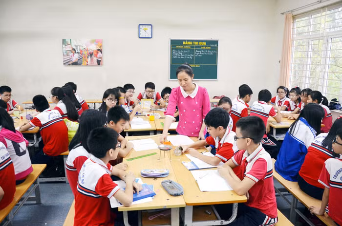 Phương pháp dạy học "Bàn tay nặn bột" đòi hỏi giáo viên phải chuẩn bị bài giảng rất công phu. (Ảnh minh họa: Baoquangninh.com.vn)