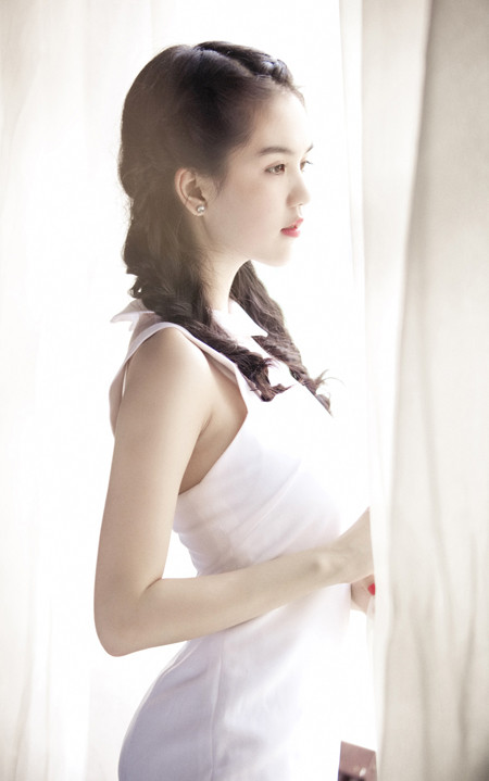 Stylist Đỗ Long, người bạn thân của Ngọc Trinh cùng trang điểm Phan Dũng, làm tóc Miseo và nhà thiết kế Kim Khanh giúp cô thực hiện hình ảnh mới. Bộ ảnh nằm trong series ảnh dành cho các nghệ sĩ tham dự "Scar of life" năm nay. Stylist Đỗ Long, người bạn thân của Ngọc Trinh cùng trang điểm Phan Dũng, làm tóc Miseo và nhà thiết kế Kim Khanh giúp cô thực hiện hình ảnh mới. Bộ ảnh nằm trong series ảnh dành cho các nghệ sĩ tham dự "Scar of life" năm nay.