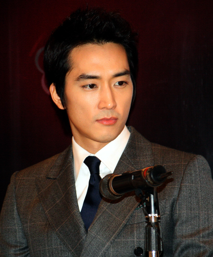 36 tuổi, Song Seung Hun vẫn sở hữu ngoại hình trẻ trung, lịch thiệp và rất lãng tử. Ngắm thêm: Kim Tae Hee lúc nóng bỏng khi xinh như thiên thần / Song Seung nam tính, ấn tượng 36 tuổi, Song Seung Hun vẫn sở hữu ngoại hình trẻ trung, lịch thiệp và rất lãng tử. Ngắm thêm: Kim Tae Hee lúc nóng bỏng khi xinh như thiên thần / Song Seung nam tính, ấn tượng