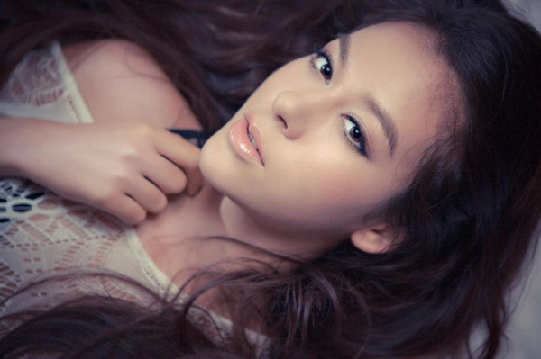 Chanel Hương Thùy hiện đang là cái tên được các bạn trẻ quan tâm khá nhiều trong vài ngày trở lại đây bởi thông tin cô gái 15 tuổi này tham gia cuộc thi Asian’s Model Search - cuộc thi mà năm ngoái siêu mẫu Tuyết Lan đã giành giải thưởng cao nhất. Năm nay cuộc thi này đổi tên là Next Face of Asia và theo thông tin mới cập nhật thì Hương Thùy vẫn đang đứng đầu top vote khi thời gian bình chọn đã gần đến giờ kết thúc.