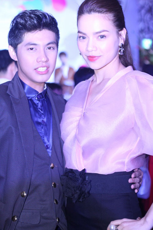 'Muốn trở thành người hợp xu hướng bạn phải biết tiếp cận và đi theo xu hướng, sau xu hướng thời trang vintage, hiện tại, thời trang ren lên ngôi và được ưa chuộng' 'Muốn trở thành người hợp xu hướng bạn phải biết tiếp cận và đi theo xu hướng, sau xu hướng thời trang vintage, hiện tại, thời trang ren lên ngôi và được ưa chuộng'